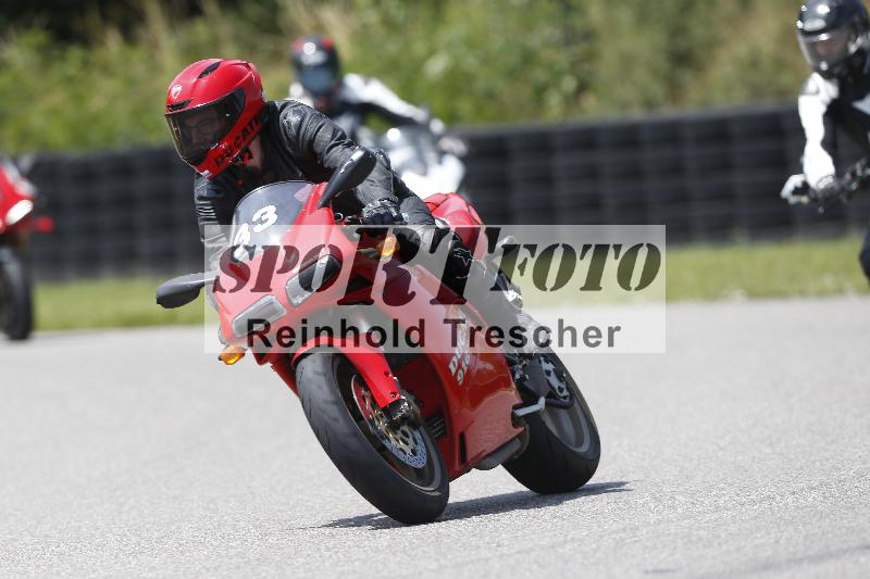 /27 12.06.2025 Ducati Schweiz Trackday Warmup  ADR/blau-bleu/33